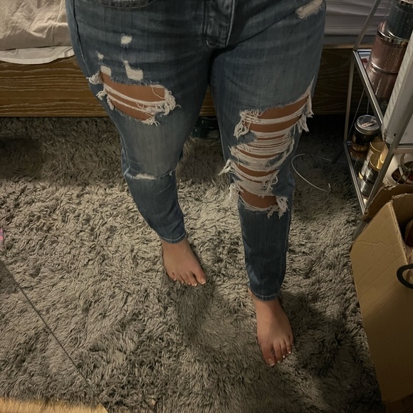 COPY - American eagle low rise mom jeans - Picture 2 of 3